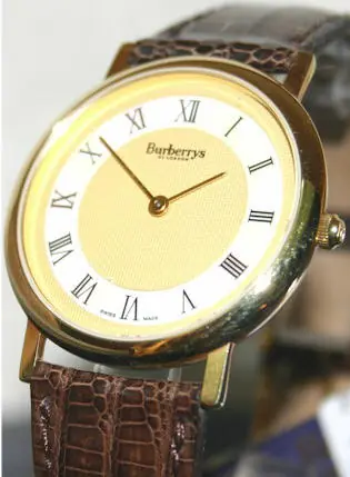 Relojes con numeros romanos mal escritos