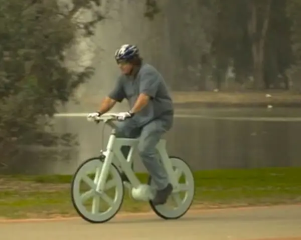 Crean bicicleta de cartón en Israel