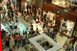 Noche de shoppings: descuentos de hasta 50%