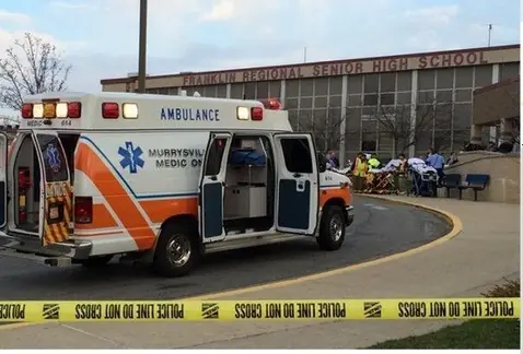 Apuñalan al menos a 20 estudiantes en escuela de EU