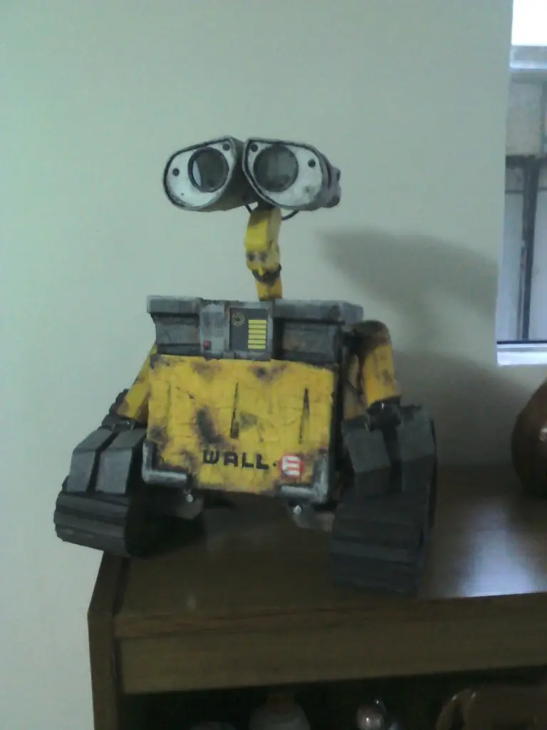 Wall-E hecho de cartón (Terminado)