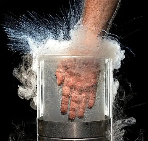 Experimento con nitrógeno líquido, explosión!