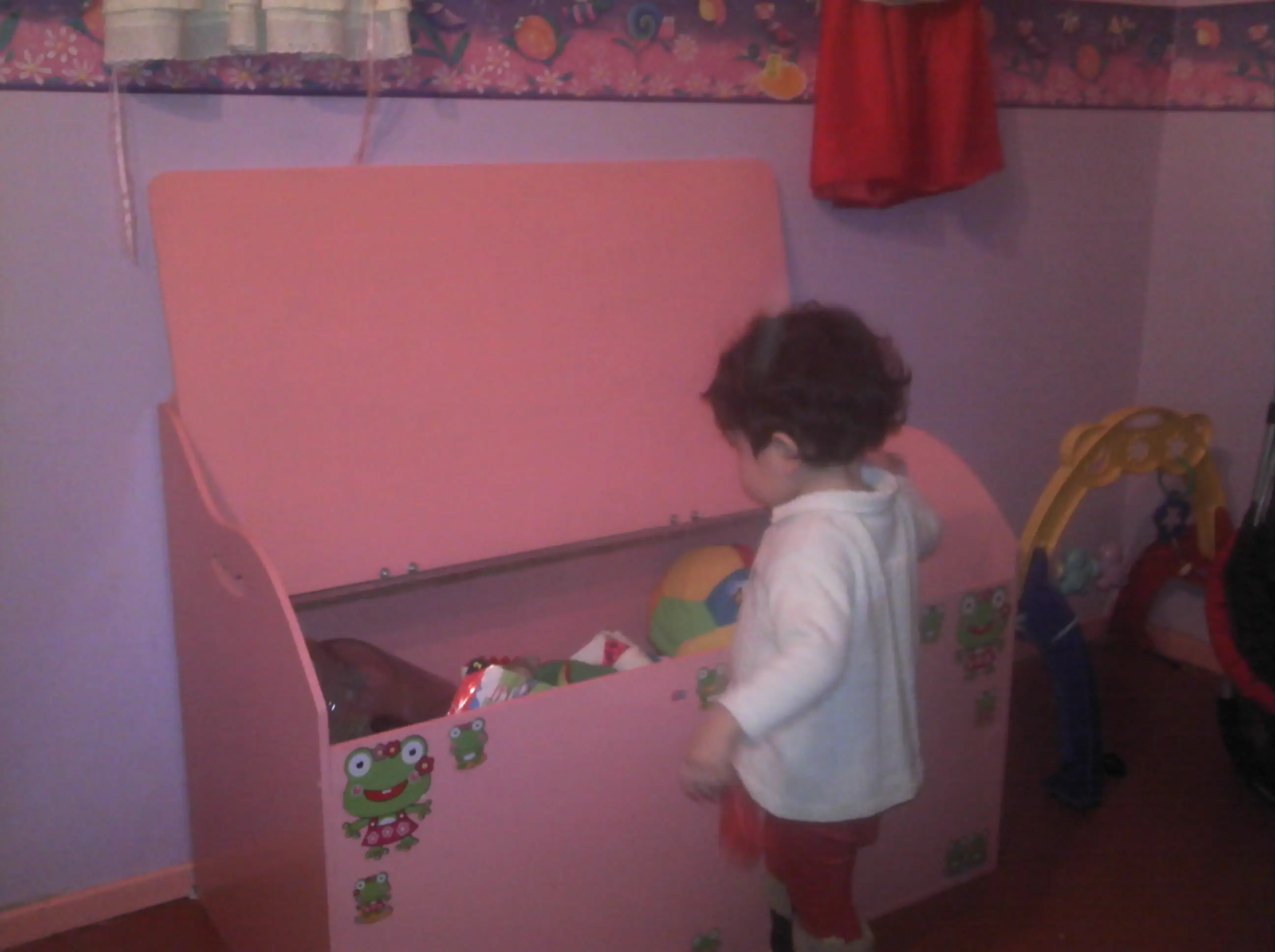 Construi un baul para juguetes