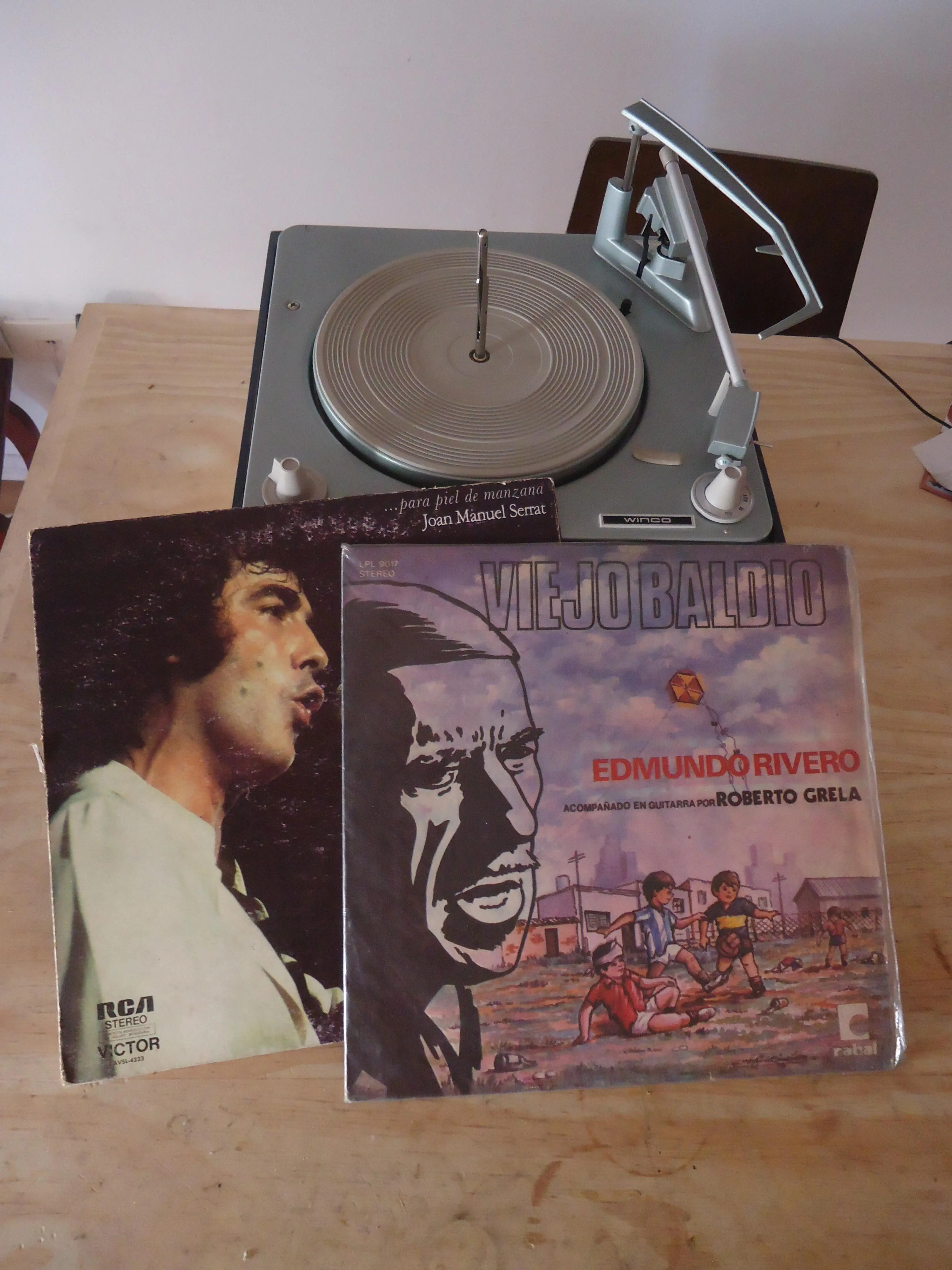 Restauración de Tocadiscos Valvular Winco Panoramic.