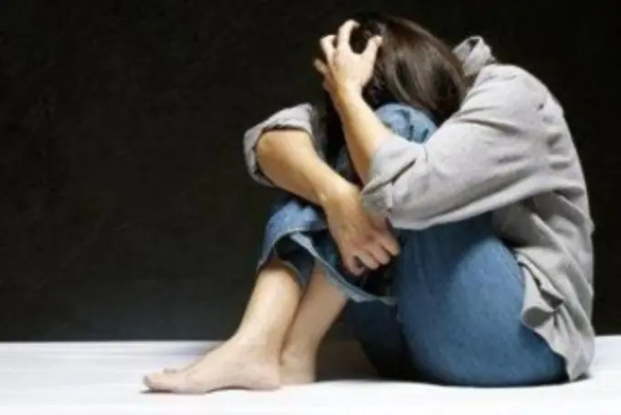 Abusó de su prima ciega de 14 años