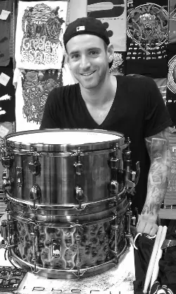 Un baterista muy copado