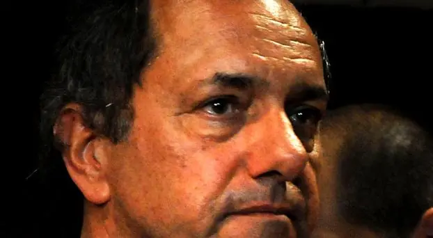 Scioli intenta relanzar su campaña ocupando la tapa