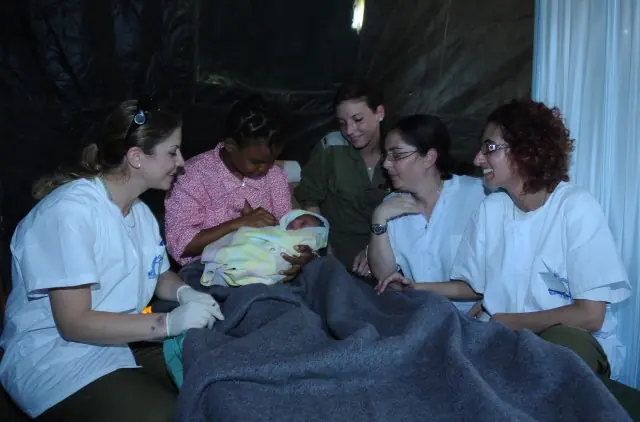 Delegación de ayuda Israeli a Haití: 4 años, cuatro histo