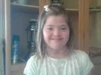 Un cura "evalúa" si nena con Down puede tomar la