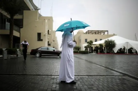 Científicos crean lluvia en el desierto de Abu Dhabi