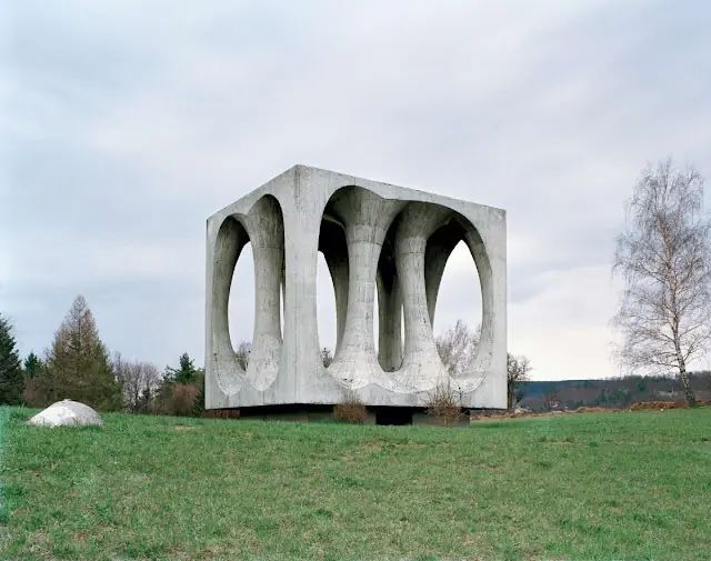 Monumentos que parecen del futuro abandonados, Ex Yugoslavia