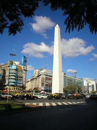 La casa misteriosa frente al Obelisco