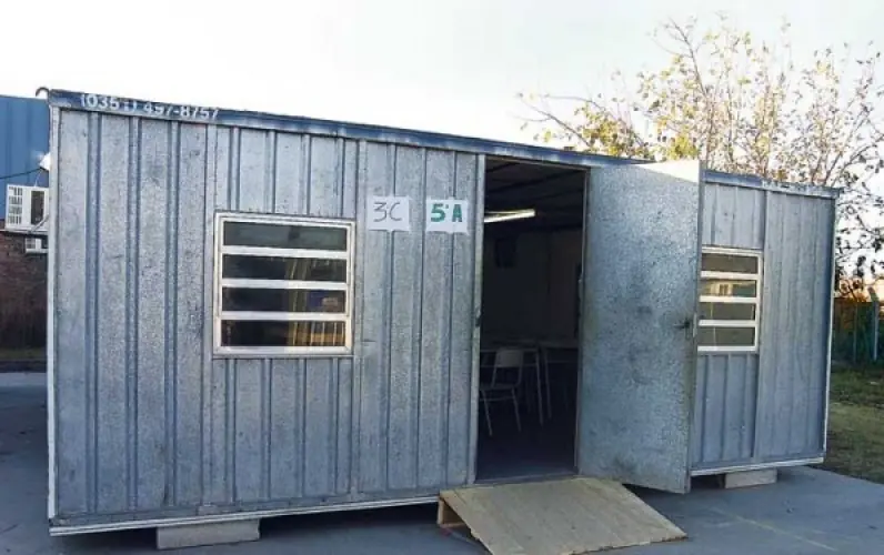 Las aulas container, ¿son de derecha?