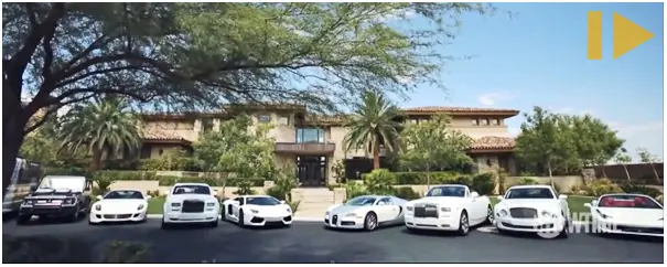 Floyd Mayweather presume de su lujoso coche de colección