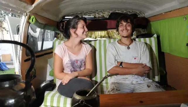 Mantenido por papá y mamá de viaje por América