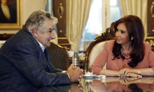 Argentina sigue apretando a Uruguay