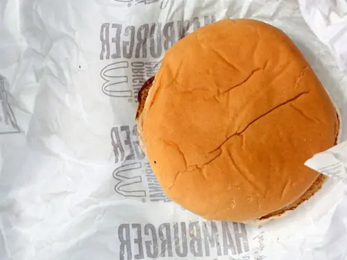 Por qué la hamburguesa de la cajita feliz no se pudre nunca