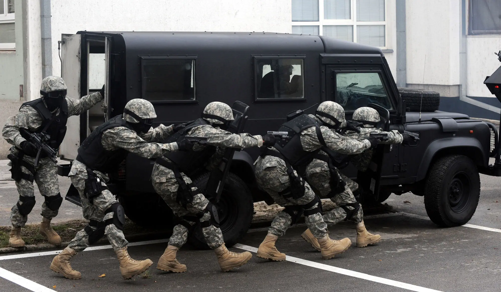 Le ganan en el Call of Duty y llama a S.W.A.T.