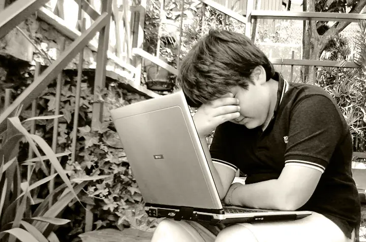 Excesivo uso de redes sociales provocaría ansiedad