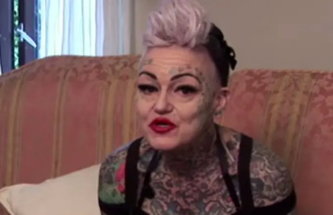 Se divorció, se volvió adicta a los tatuajes