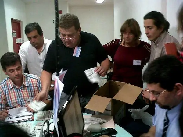 Escrutinio final: abrieron dos urnas y se confirmó el fraud
