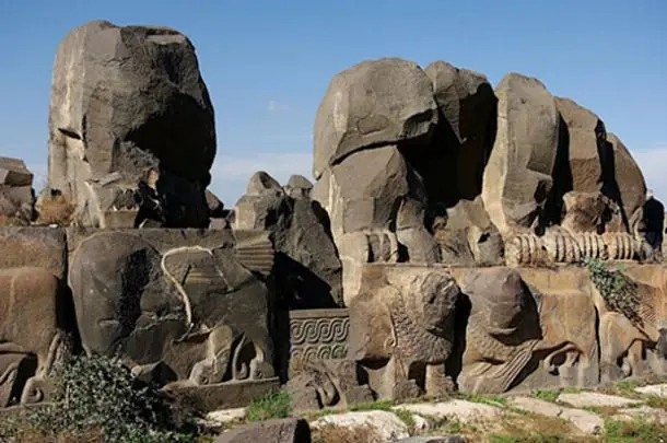 Las Huellas Gigantes de los Dioses