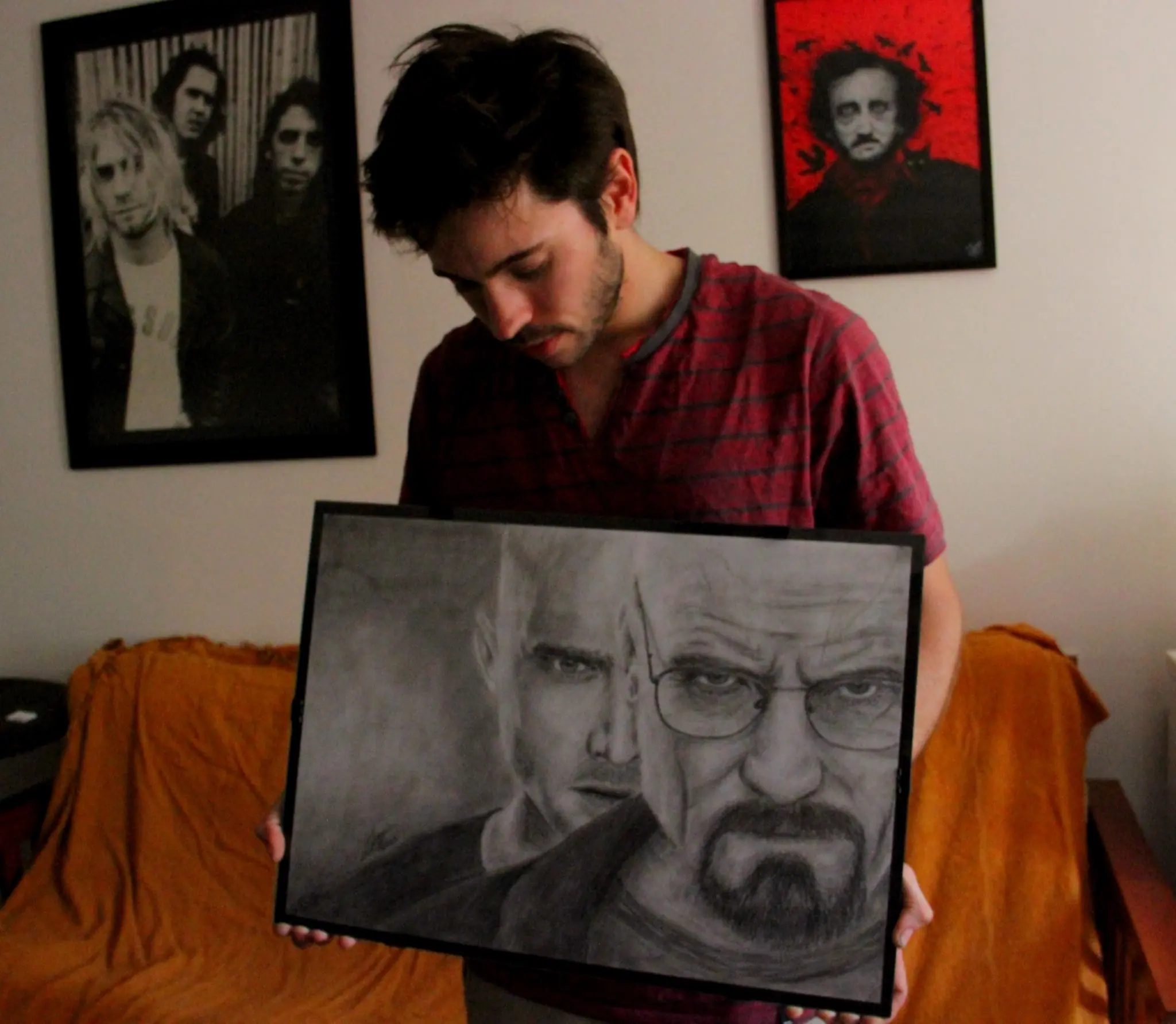 Retrato a lápiz Angelina Jolie y un covercito en piano