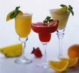 Aprende a preparar cocteles con Ron y otros....