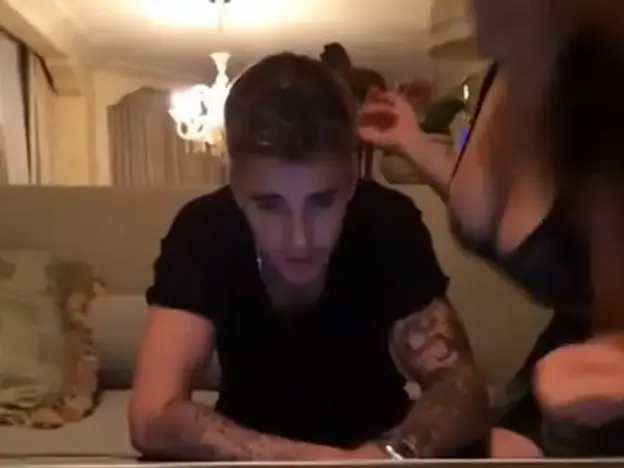 Una conejita de Playboy seduce a Justin Bieber