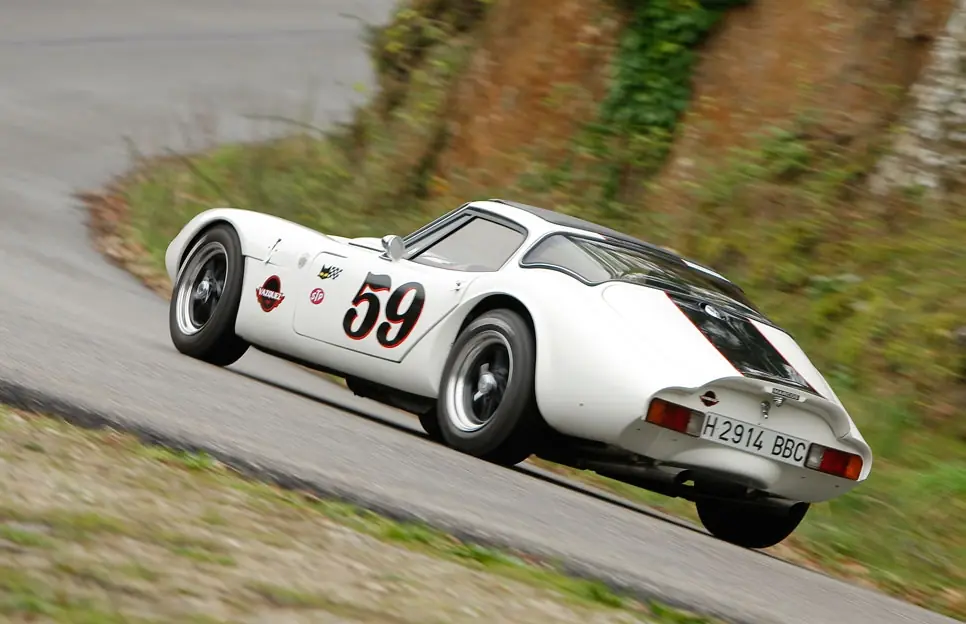 Marcos GT3000 V6, deportivo a la carta
