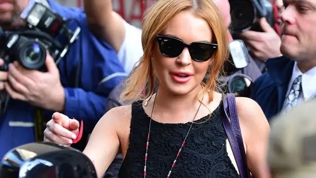 Lindsay Lohan deja el centro rehabilitación