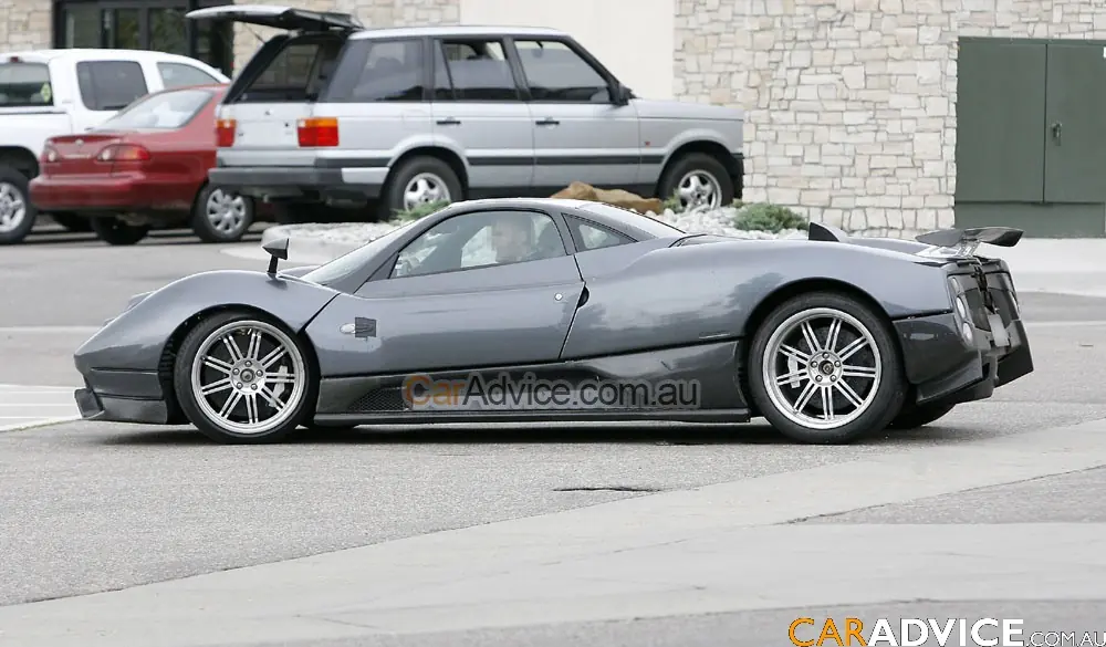 Engine sound: Ferrari Enzo vs Pagani Zonda F