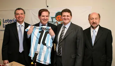 Jugá con Maradona