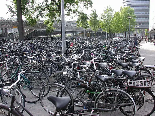 Por qué en holanda hay tantas bicis?