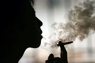 El Humo de los fumadores te hace caer la salud