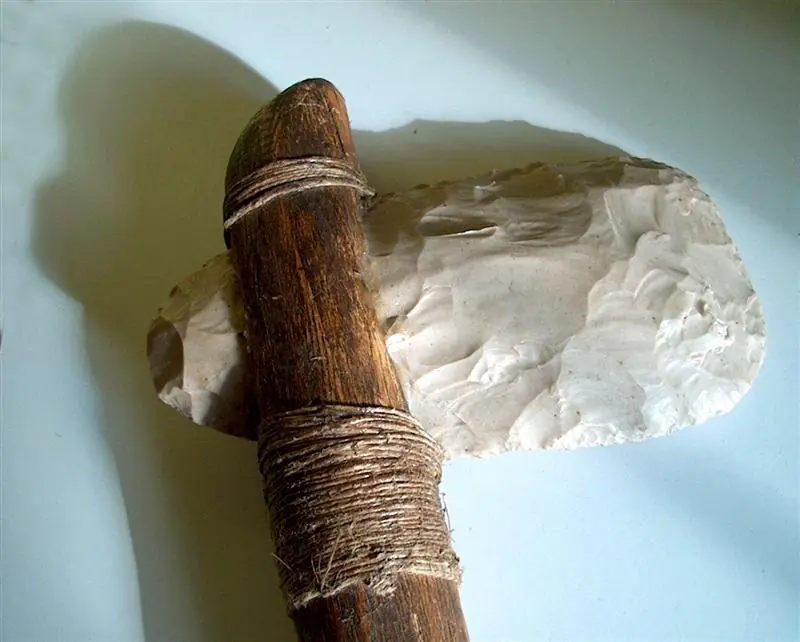 finlandés rediseñó el hacha después de más de un milló