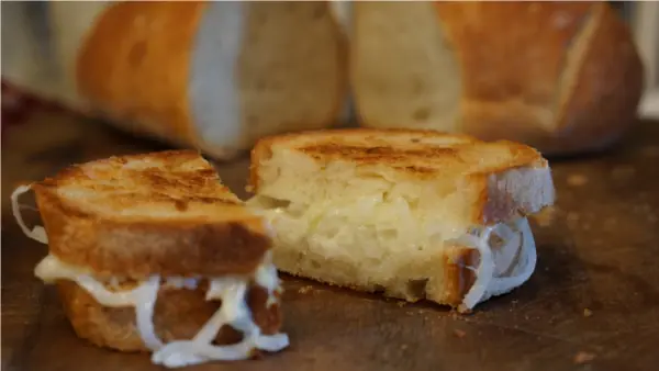 Sándwich de queso a la plancha •