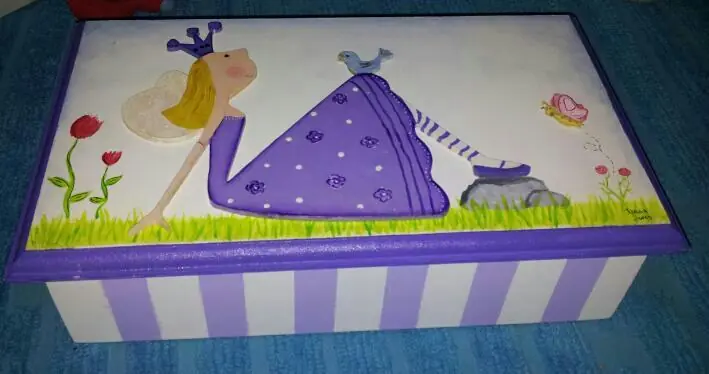 Caja para niños pintada a mano