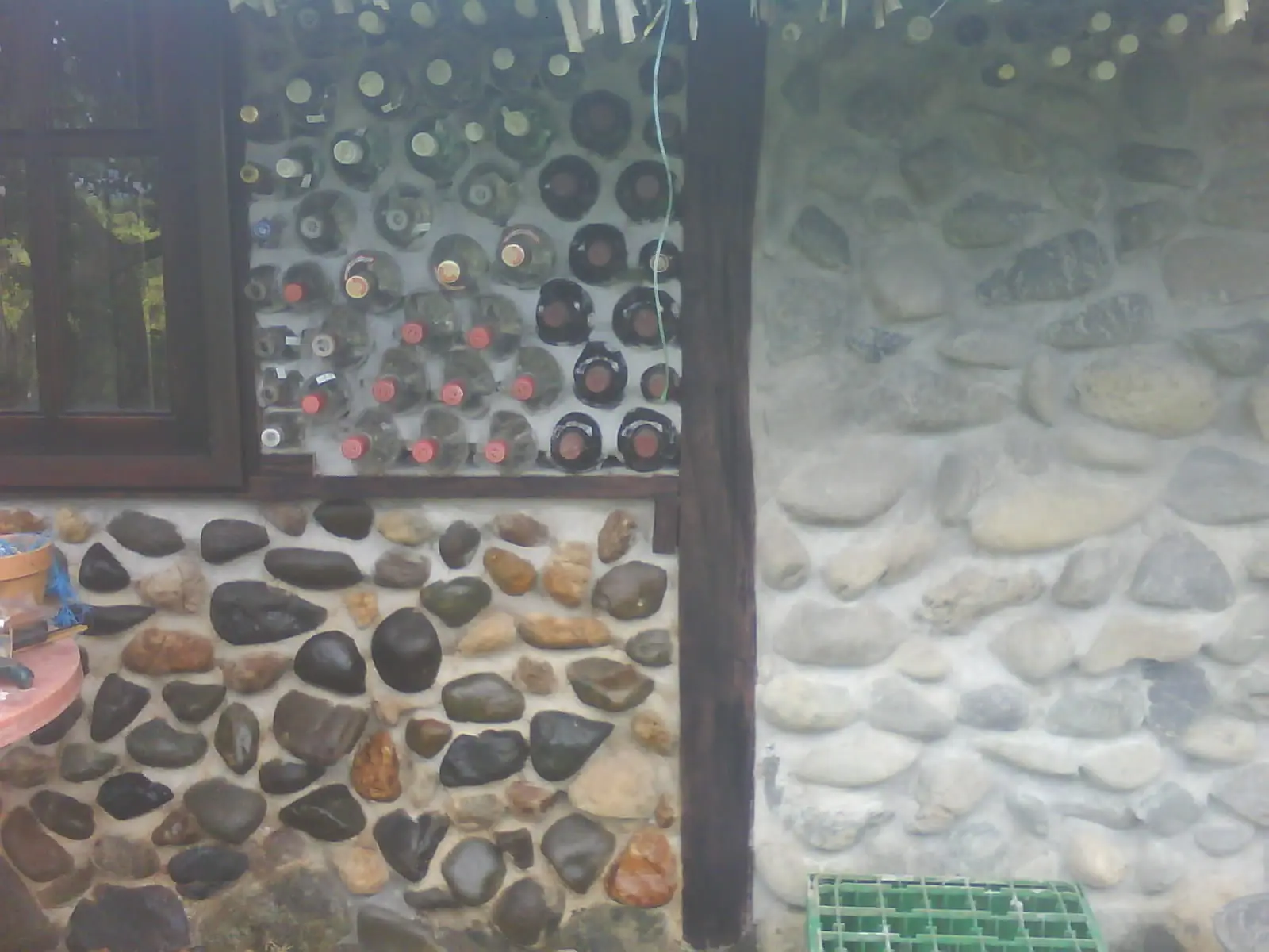 casa de botellas de vidrio