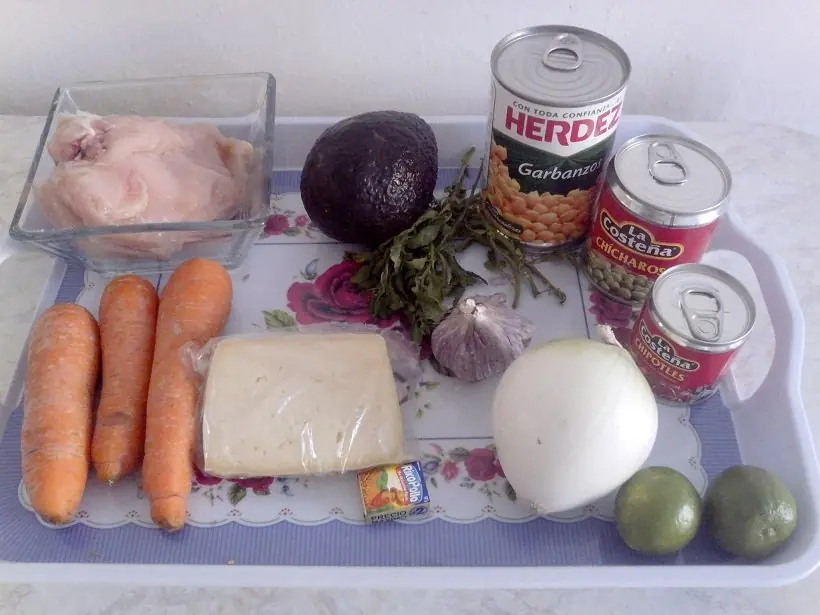 Caldo tlalpeno