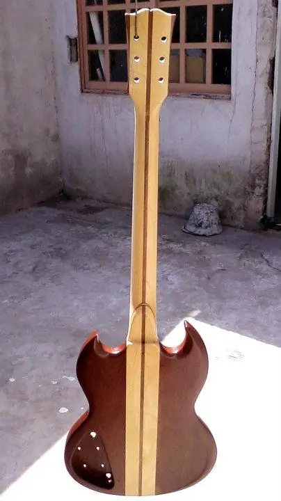 Mira la guitarra SG que me hice!