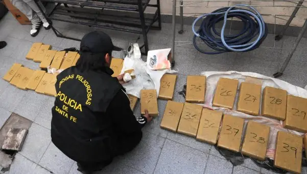 Narcos obligan a vender droga a los quiosqueros