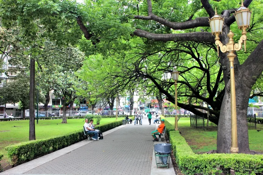 Plaza Flores o Plaza Pueyrredón.
