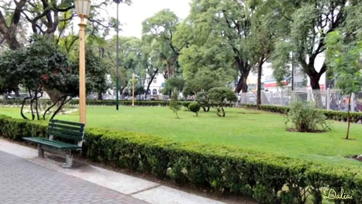 Plaza Flores o Plaza Pueyrredón.