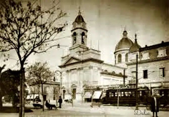 Plaza Flores o Plaza Pueyrredón.