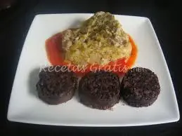 Morcilla negra con manzana y coliflor