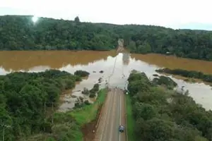 polemica abertura de compuertas de yacyreta