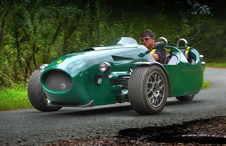 Coches similares al morgan 3 wheeler en producción actual