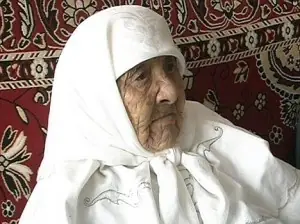 Sakhan Dosova (la mujer mas vieja del mundo)