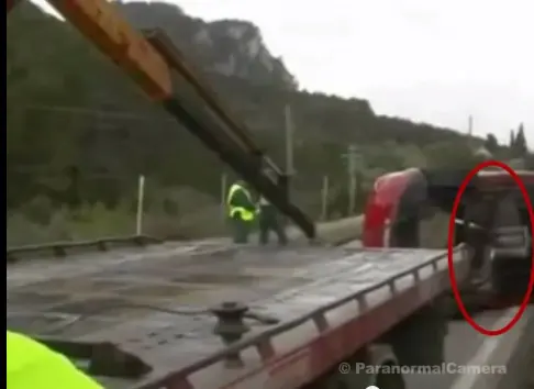 Figura traslucida abandona el vehículo